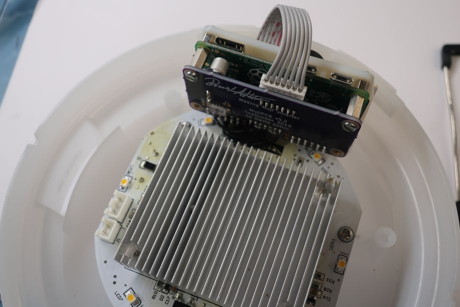The new back plate, fully assembled, from the top. The new back plate, fully assembled, from the top.