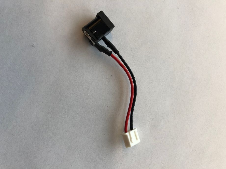 The original barrel connector, male, extracted from the diffuser base. The original barrel connector, male, extracted from the diffuser base.